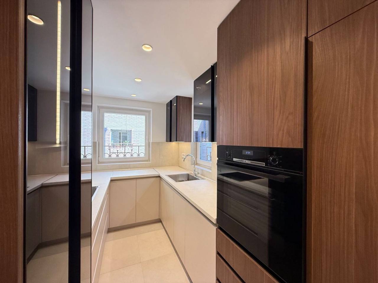 Four-Room Apartment in Novi Beograd photo 4 of 8