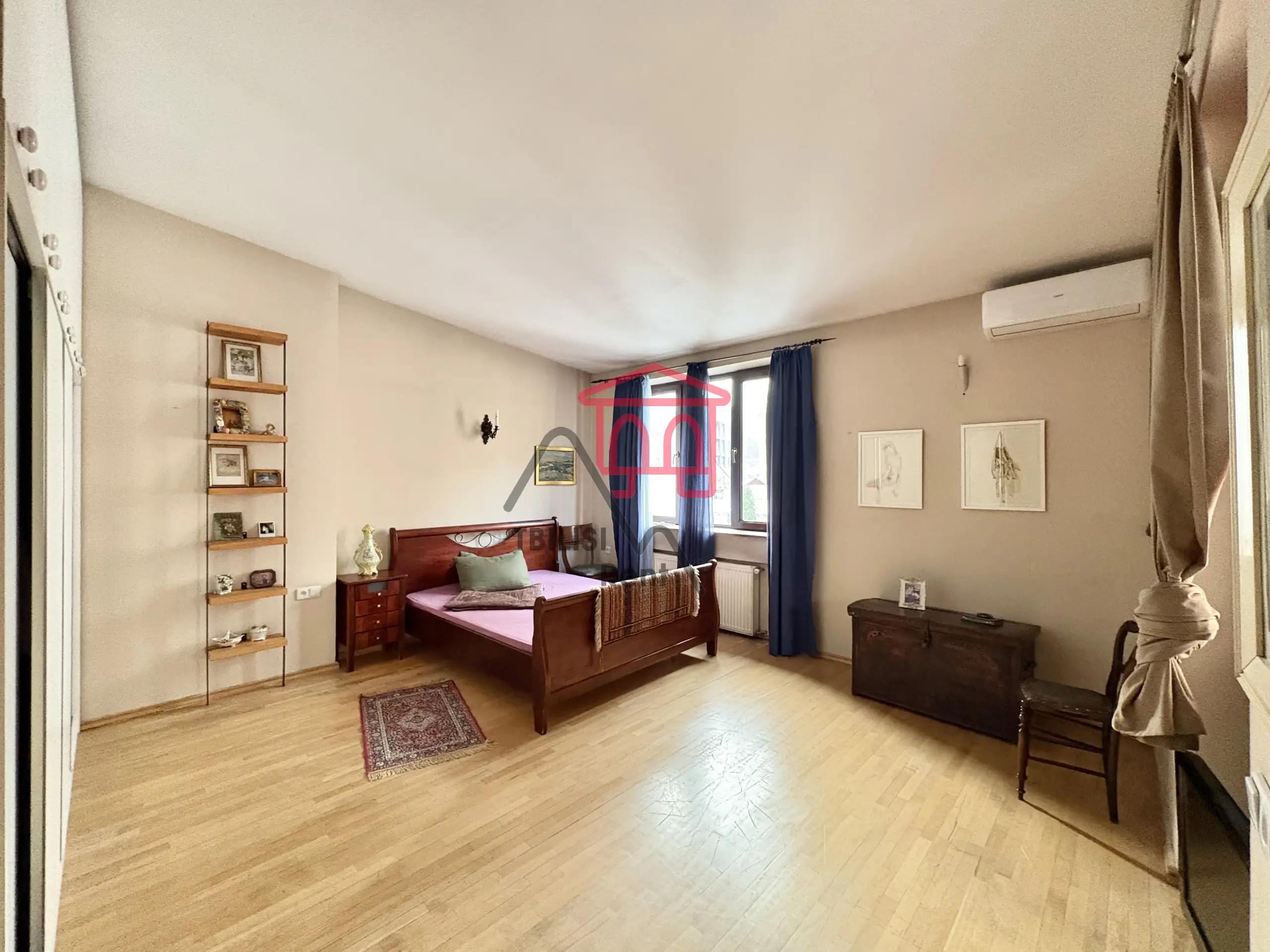 Spacious Duplex Apartment in Vake photo 5 of 8