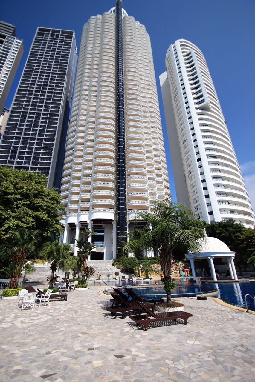 Three-Bedroom Designer Apartment with Sea View photo 6 of 8