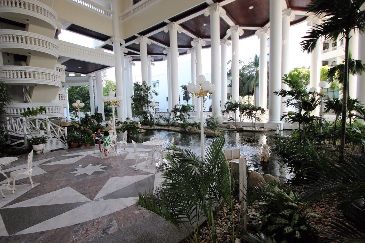 Three-Bedroom Designer Apartment with Sea View photo 7 of 8