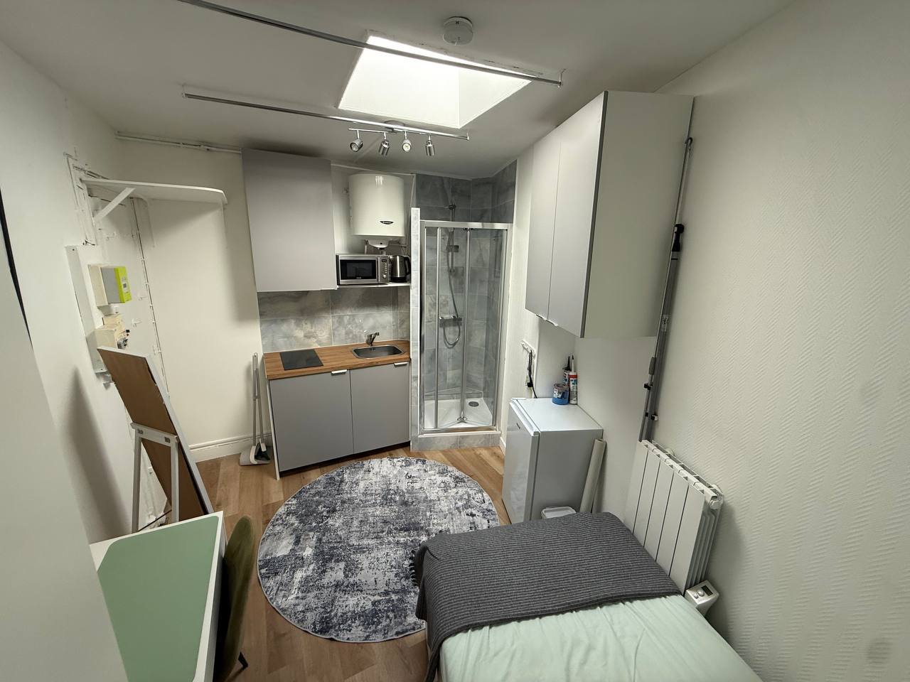 11 m² Studio on Rue de la Pompe photo 1 of 3