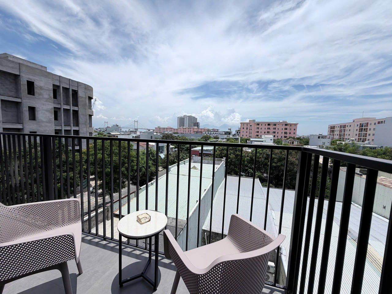 Luxury 1-Bedroom Apartment in Son Tra photo 4 of 8