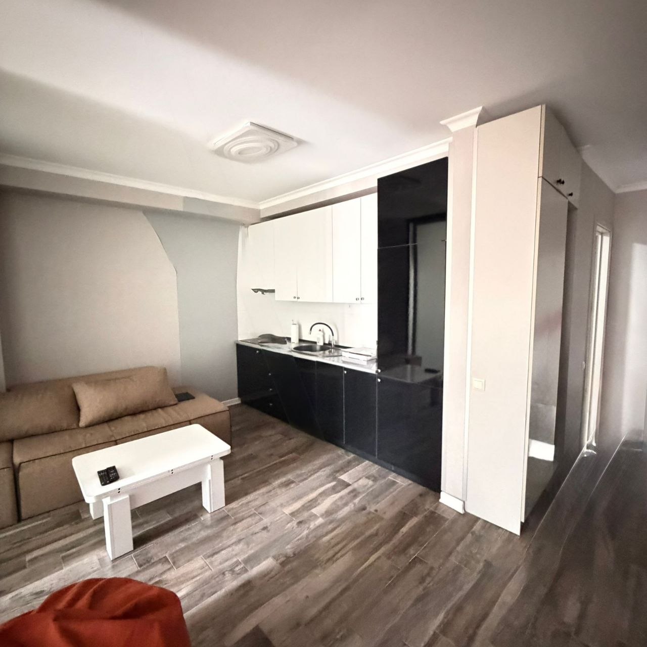 2-Bedroom Apartment in Central Batumi photo 1 of 8