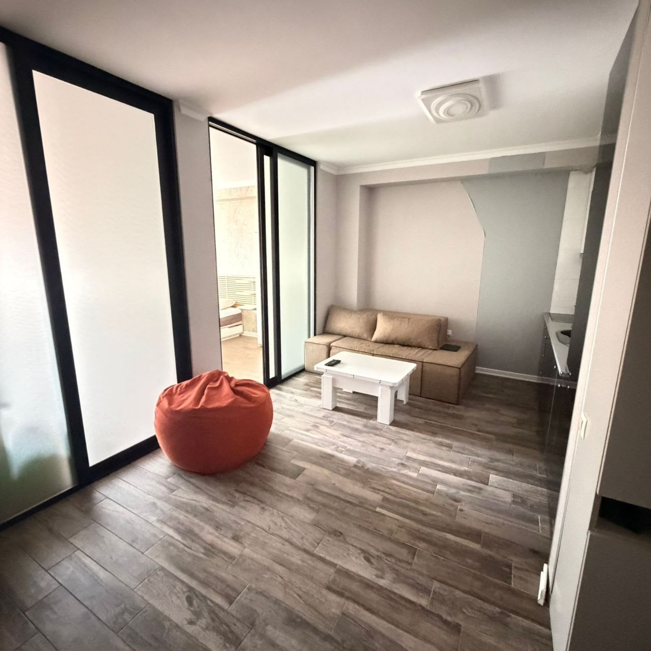2-Bedroom Apartment in Central Batumi photo 2 of 8
