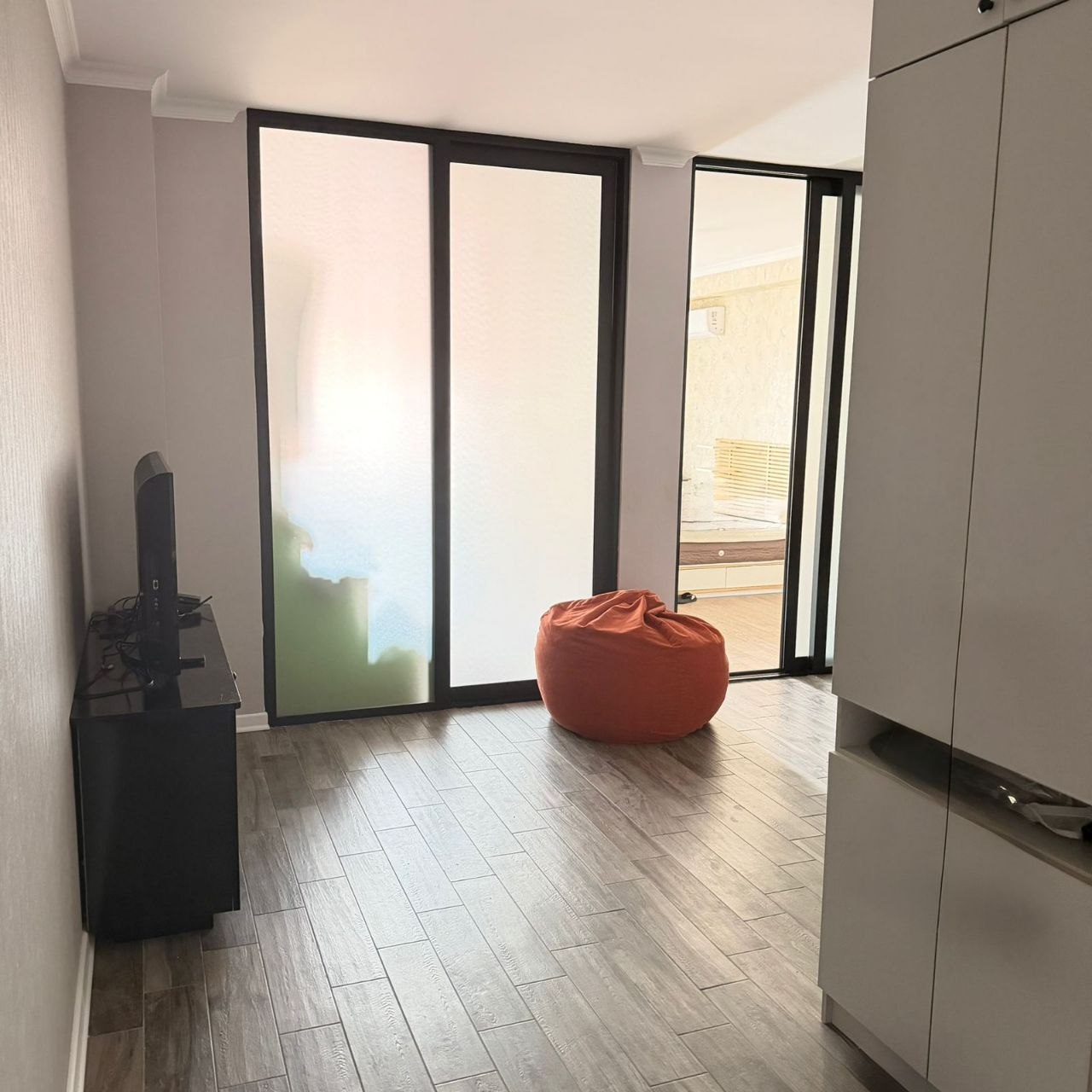 2-Bedroom Apartment in Central Batumi photo 3 of 8