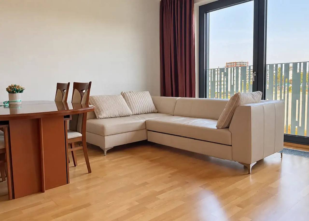 Spacious 3+kk Apartment in Garden Towers photo 2 of 7