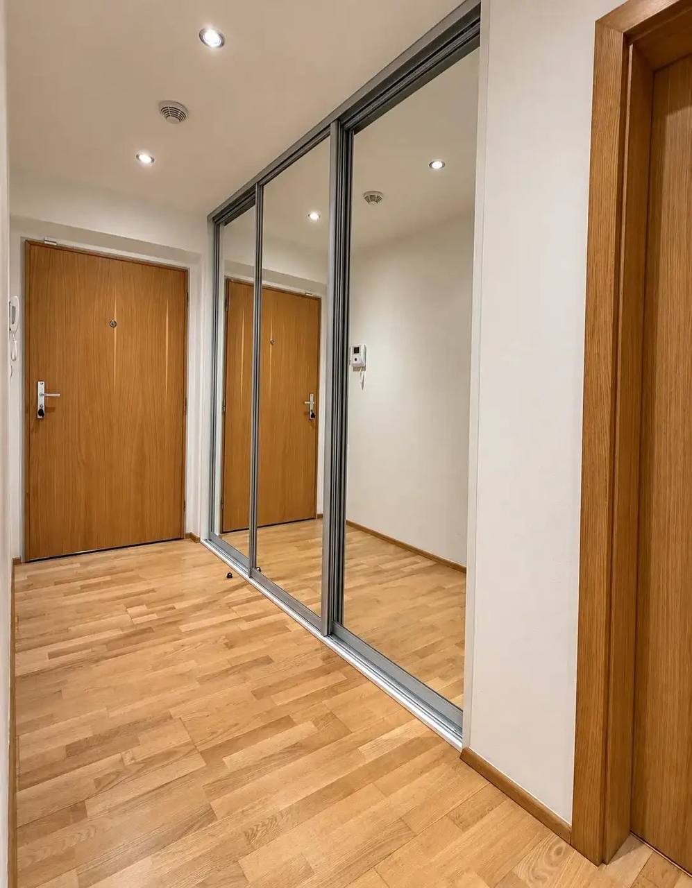 Spacious 3+kk Apartment in Garden Towers photo 4 of 7