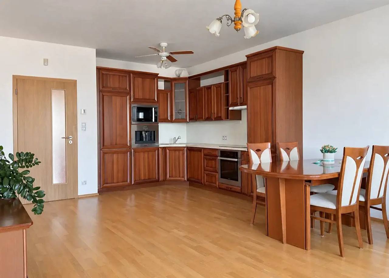 Spacious 3+kk Apartment in Garden Towers photo 7 of 7