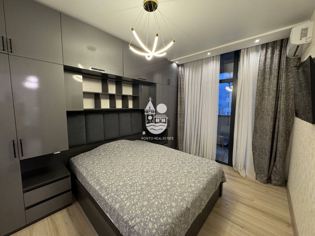 2-Bedroom Apartment in Black Sea Tower photo 4 of 6