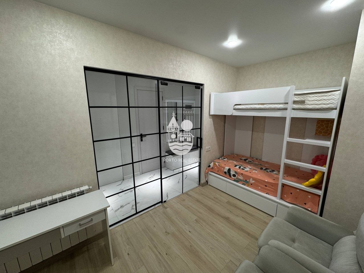 2-Bedroom Apartment in Black Sea Tower photo 5 of 6