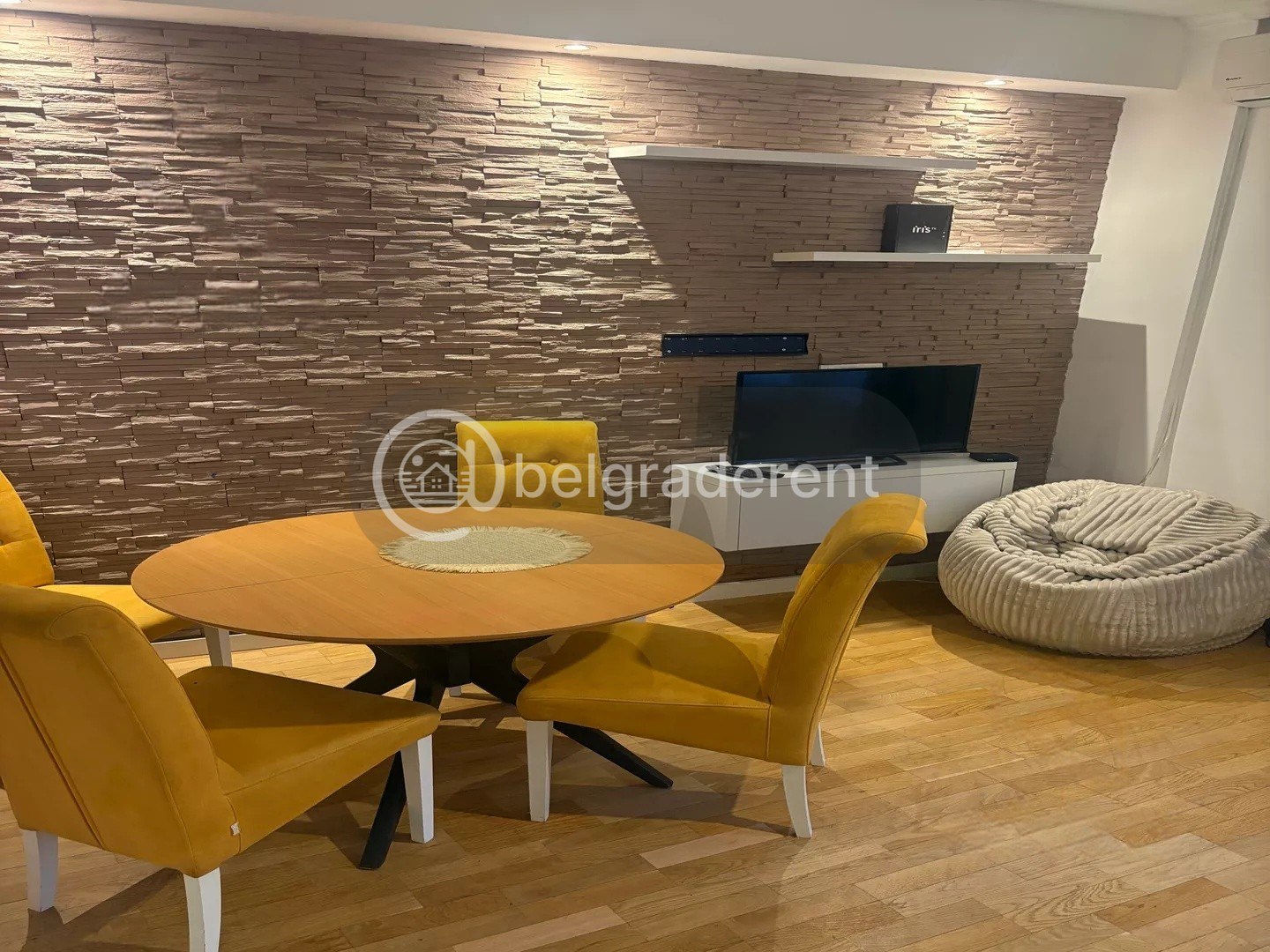 Three-Room Apartment in Vracar photo 2 of 6
