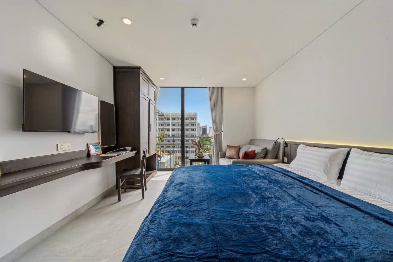 Modern Furnished Studio Apartment with Rooftop Pool photo 3 of 8
