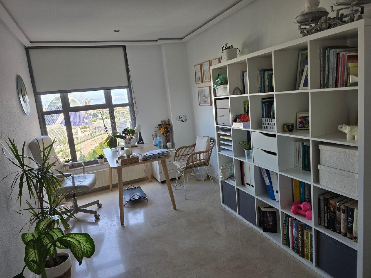 3-Bedroom Apartment with Pool in Valencia photo 2 of 8