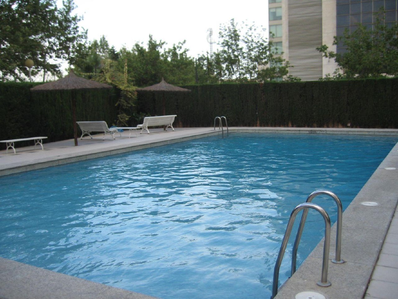 3-Bedroom Apartment with Pool in Valencia photo 3 of 8