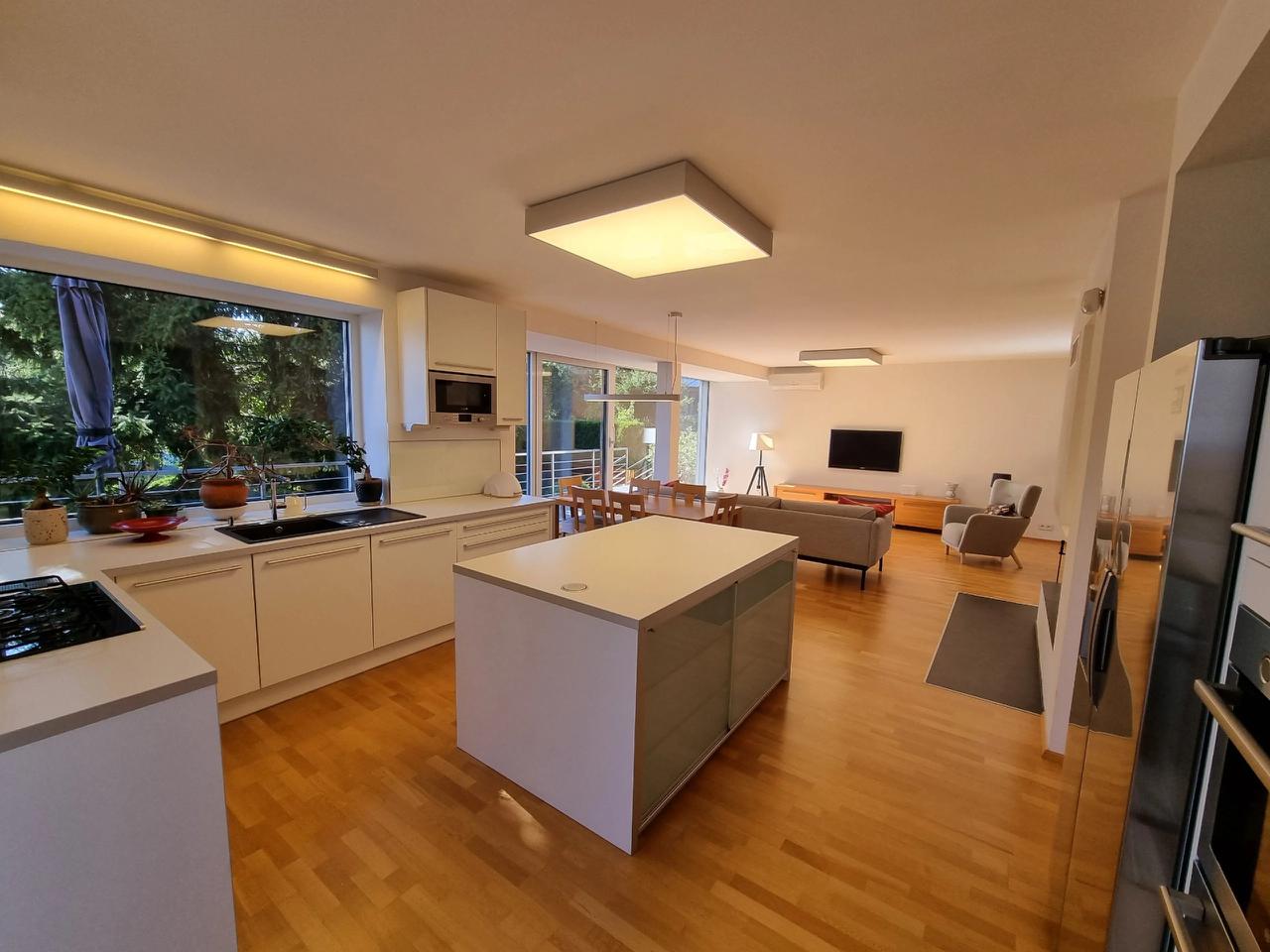 Furnished 5-Room Apartment with Garden in Koliba photo 3 of 8