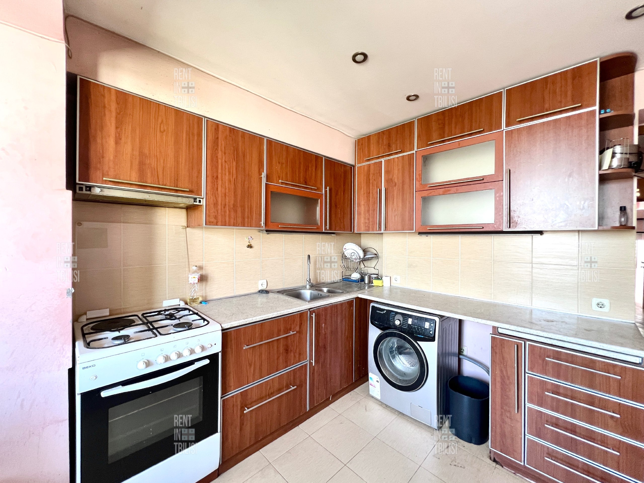 Spacious 3-Bedroom Apartment in Saburtalo photo 3 of 8
