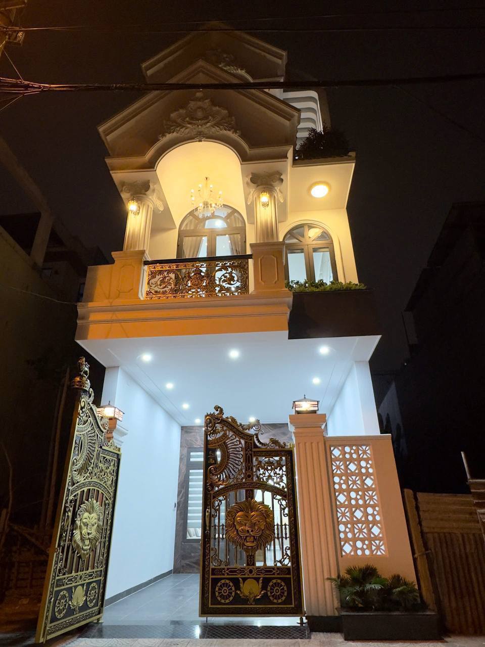 4-Bedroom House in Hoa Khanh photo 1 of 8