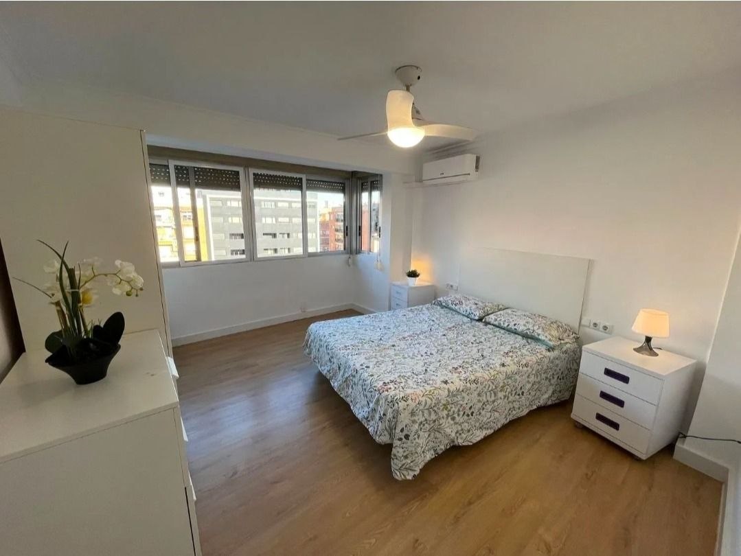 Furnished 3-Bedroom Apartment in Nou Moles photo 6 of 8