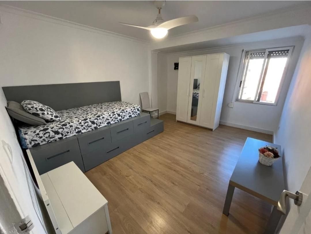 Furnished 3-Bedroom Apartment in Nou Moles photo 7 of 8