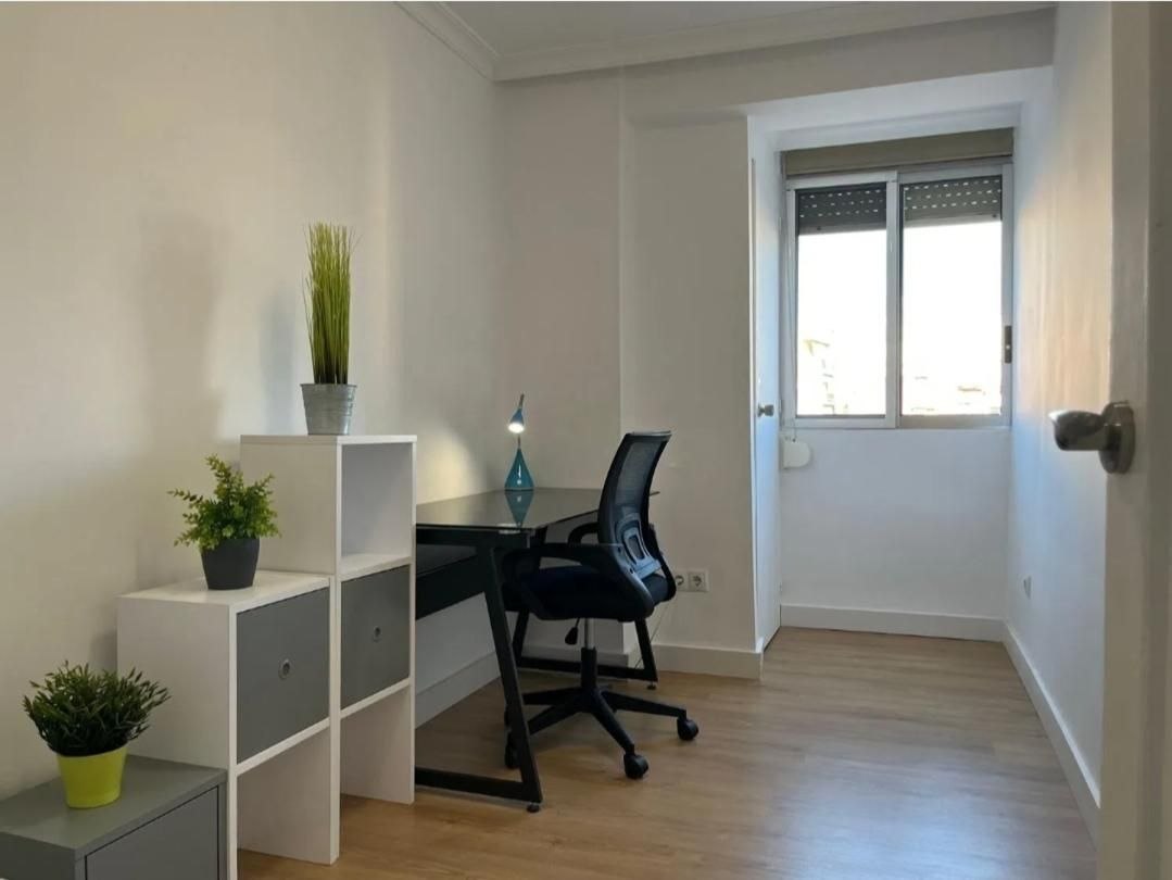 Furnished 3-Bedroom Apartment in Nou Moles photo 8 of 8