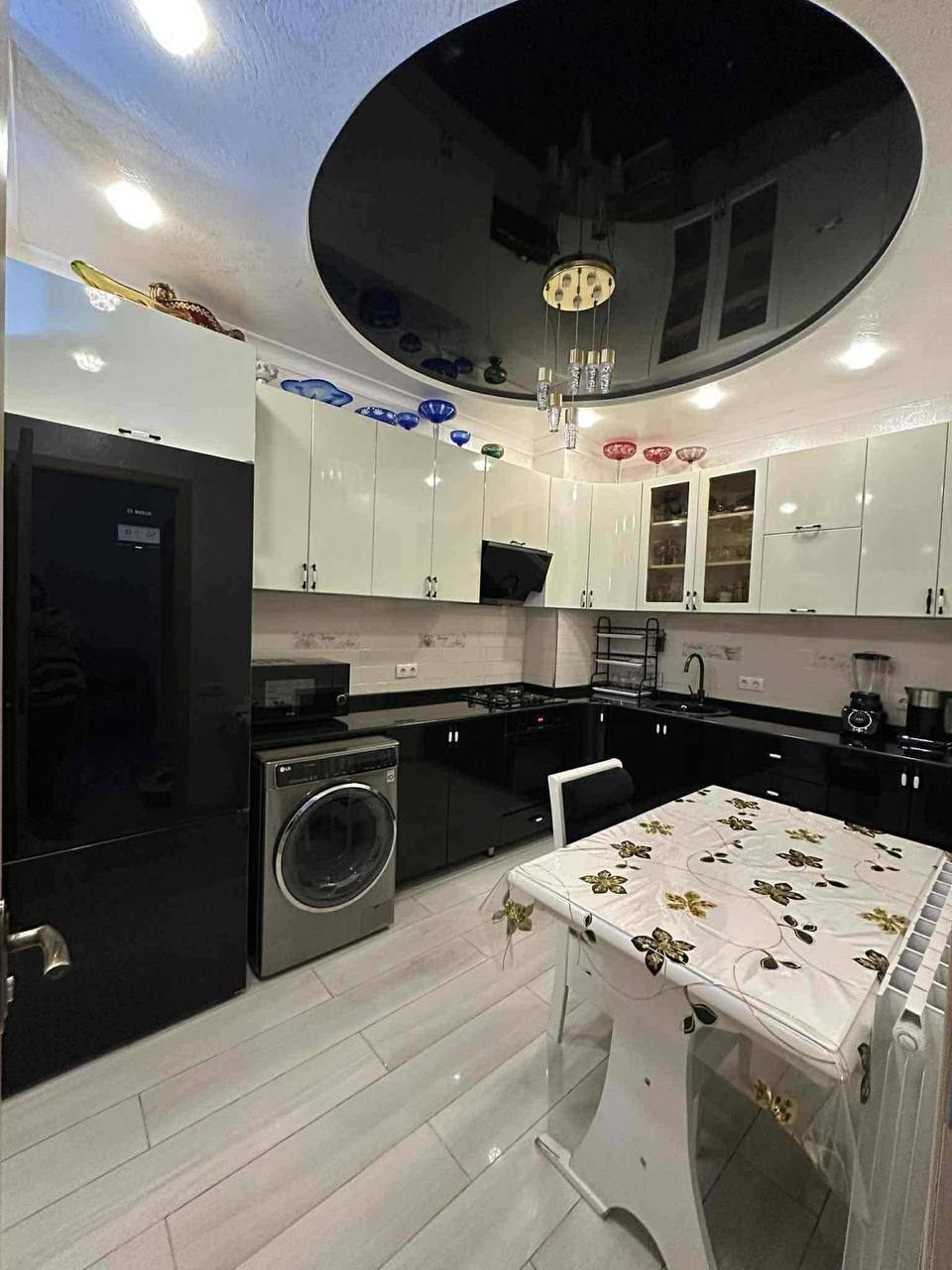 Светлая двухкомнатная квартира у моря photo 2 of 8