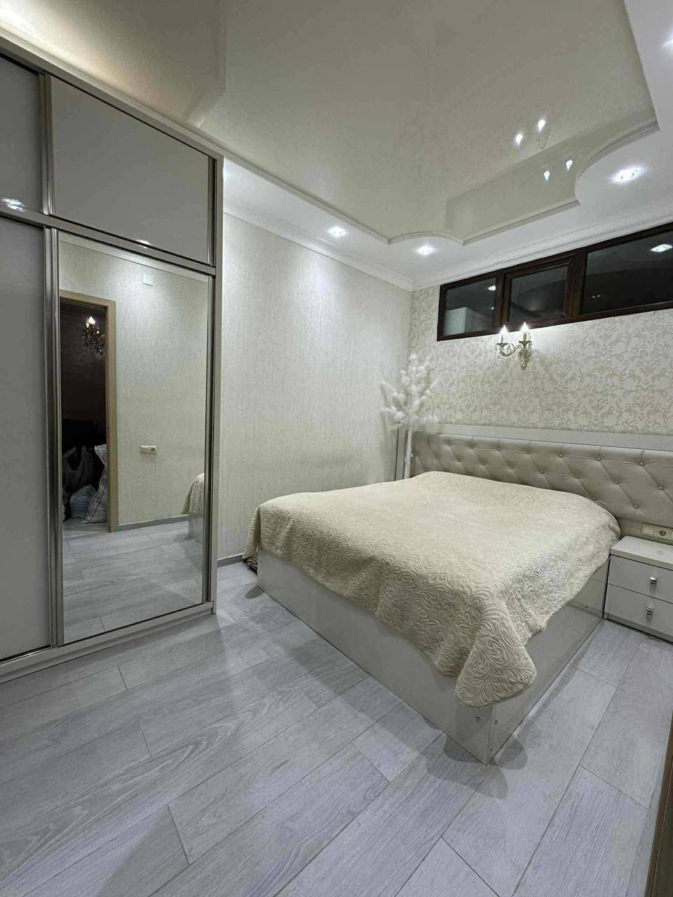 Светлая двухкомнатная квартира у моря photo 7 of 8