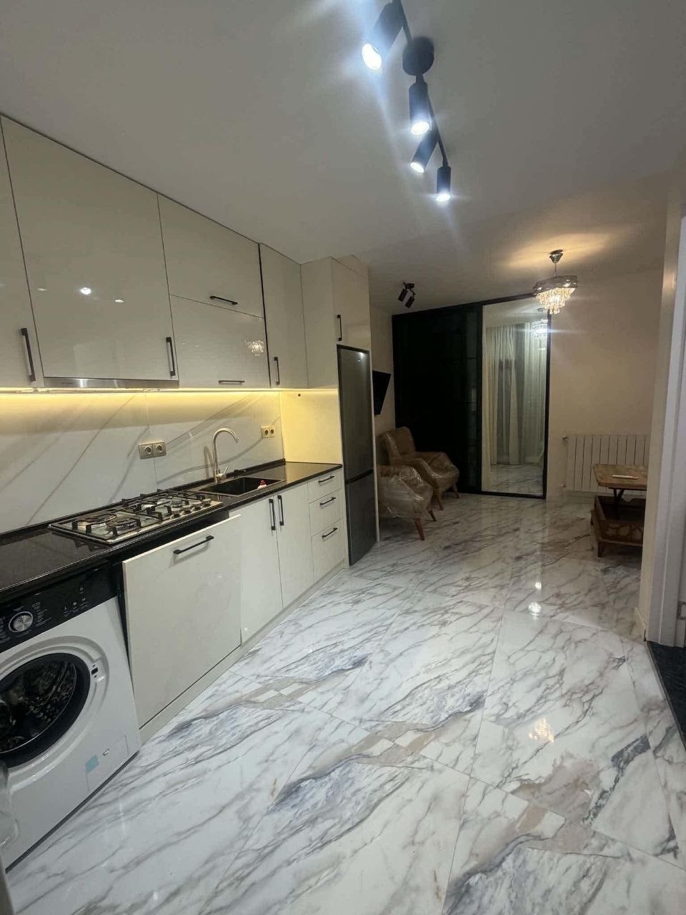 Renovated 1-Bedroom Apartment in New Boulevard photo 1 of 8