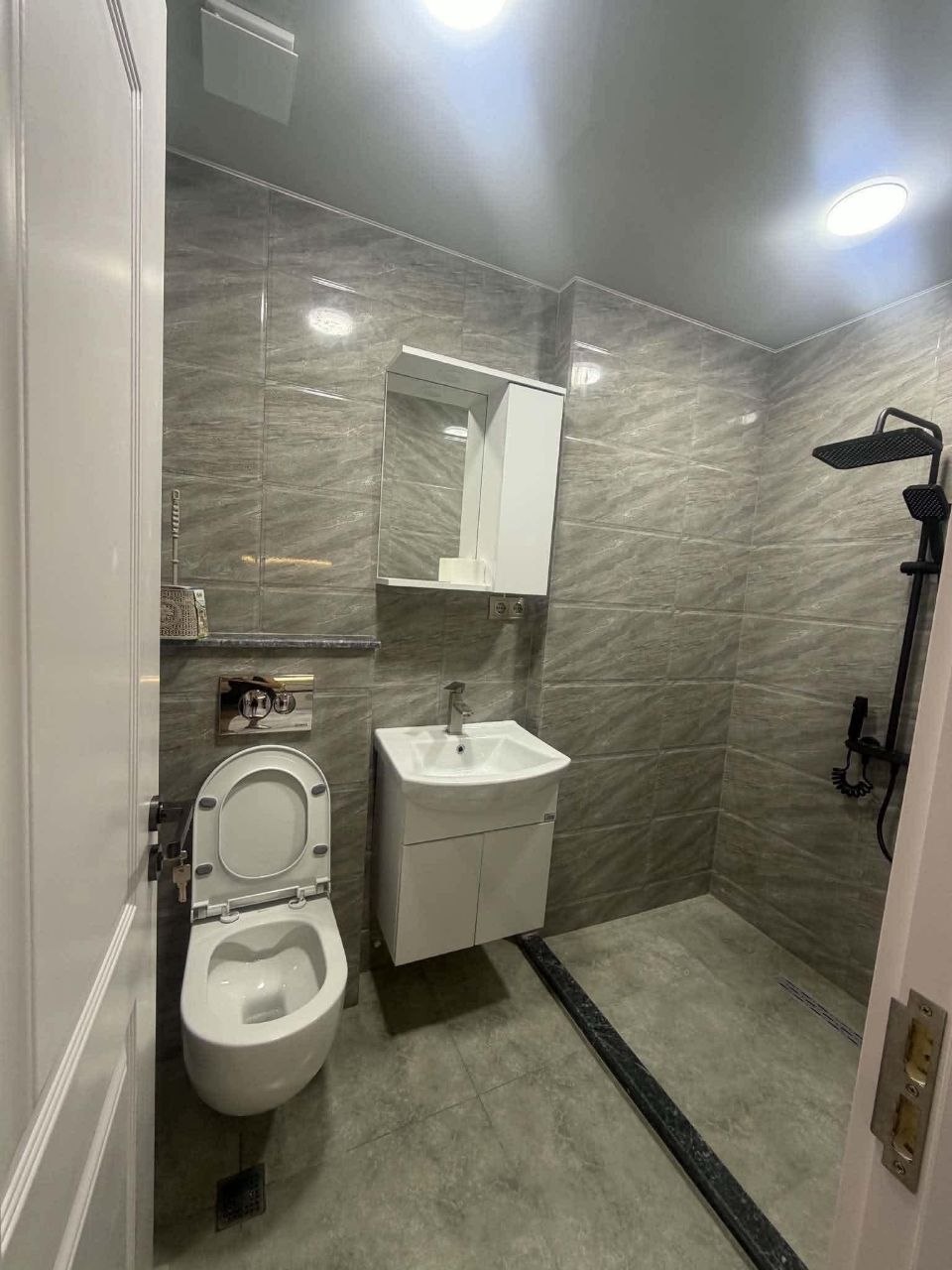 Renovated 1-Bedroom Apartment in New Boulevard photo 7 of 8