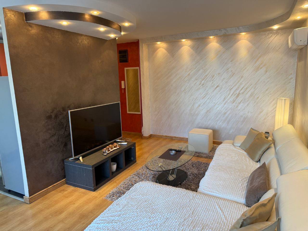 Three-Room Apartment in Novi Beograd photo 1 of 8