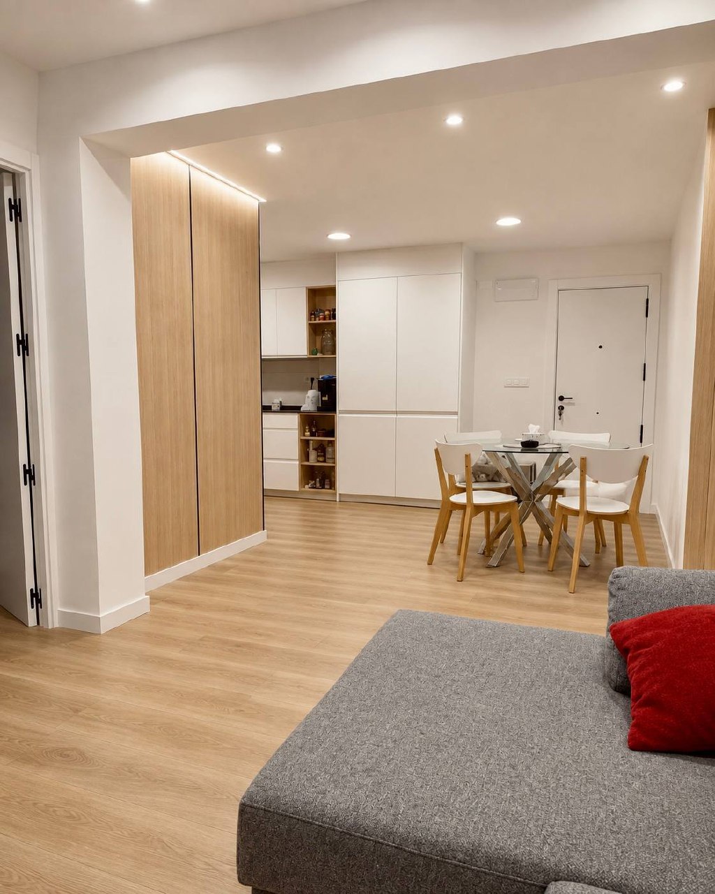 Furnished 2-Bedroom Apartment in La Creu del Grau photo 2 of 8