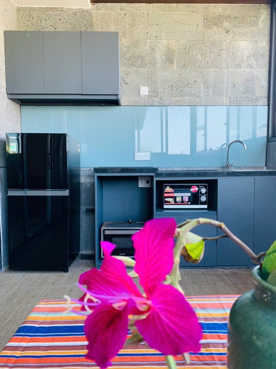 Modern 1-Bedroom Apartment Near An Thuong Beach photo 4 of 8