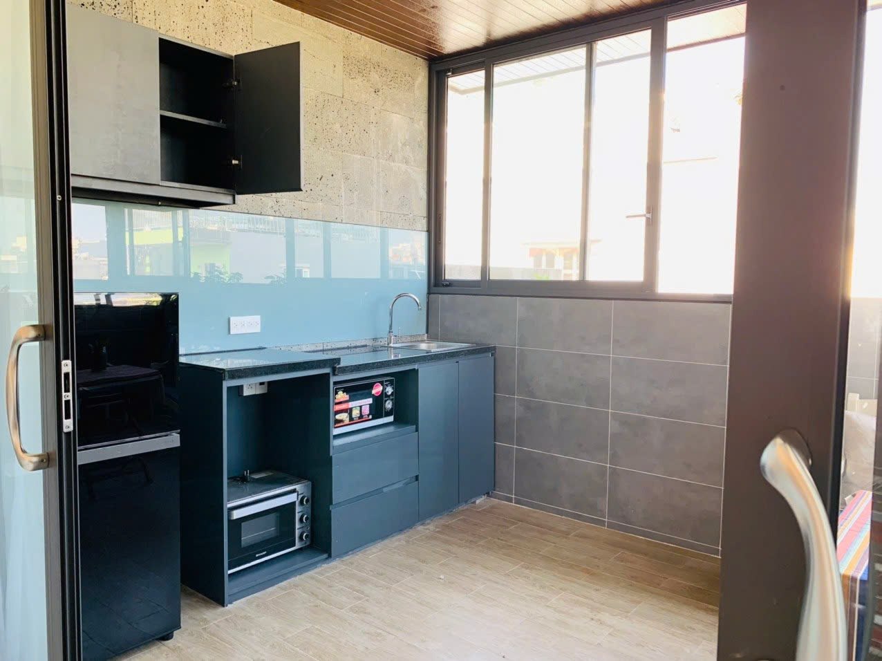 Modern 1-Bedroom Apartment Near An Thuong Beach photo 5 of 8