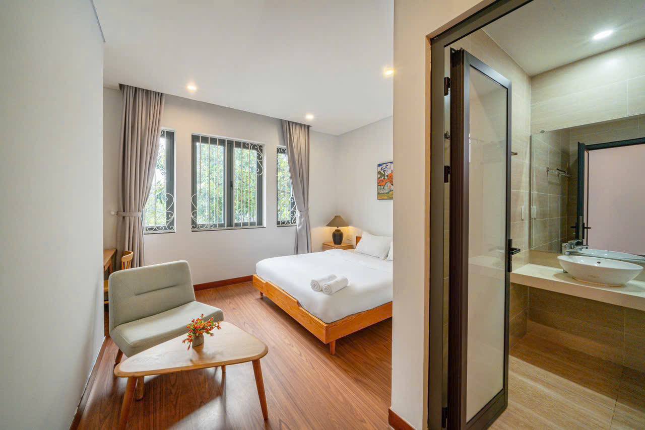 5-Bedroom Villa in Nam Viet A photo 5 of 8