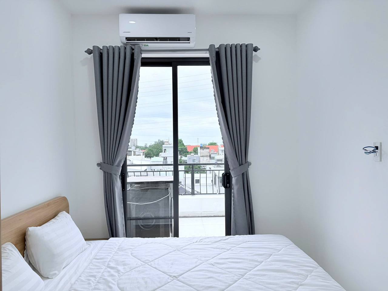 Brand-New 1-Bedroom Apartment with Large Balcony photo 4 of 8