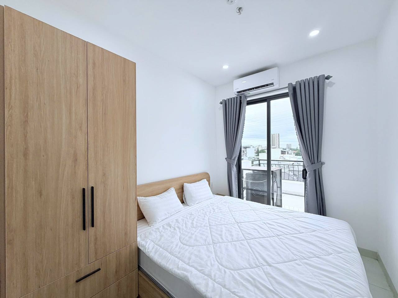 Brand-New 1-Bedroom Apartment with Large Balcony photo 5 of 8