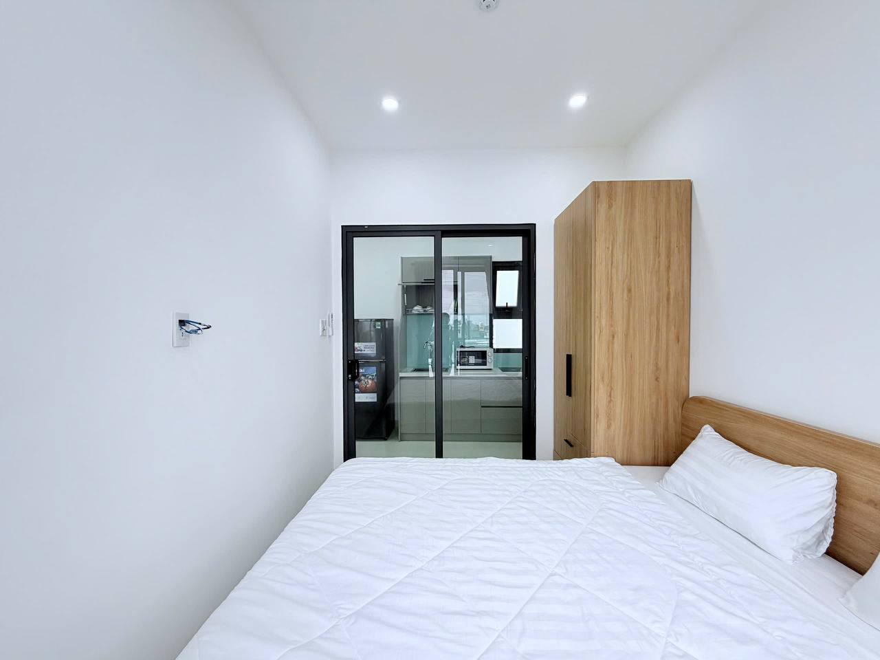 Brand-New 1-Bedroom Apartment with Large Balcony photo 7 of 8