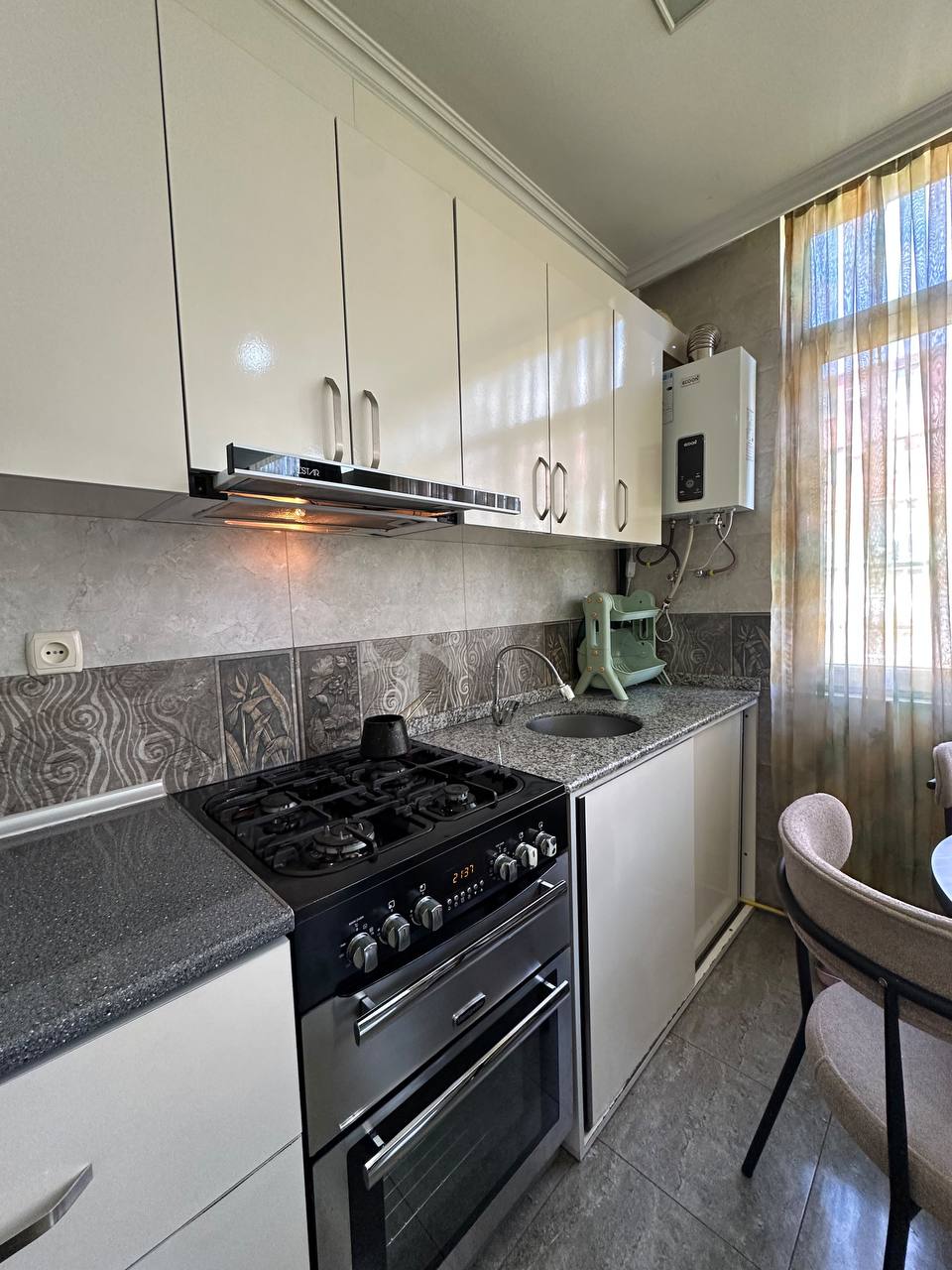 Two-Bedroom Apartment in Central Batumi photo 1 of 8