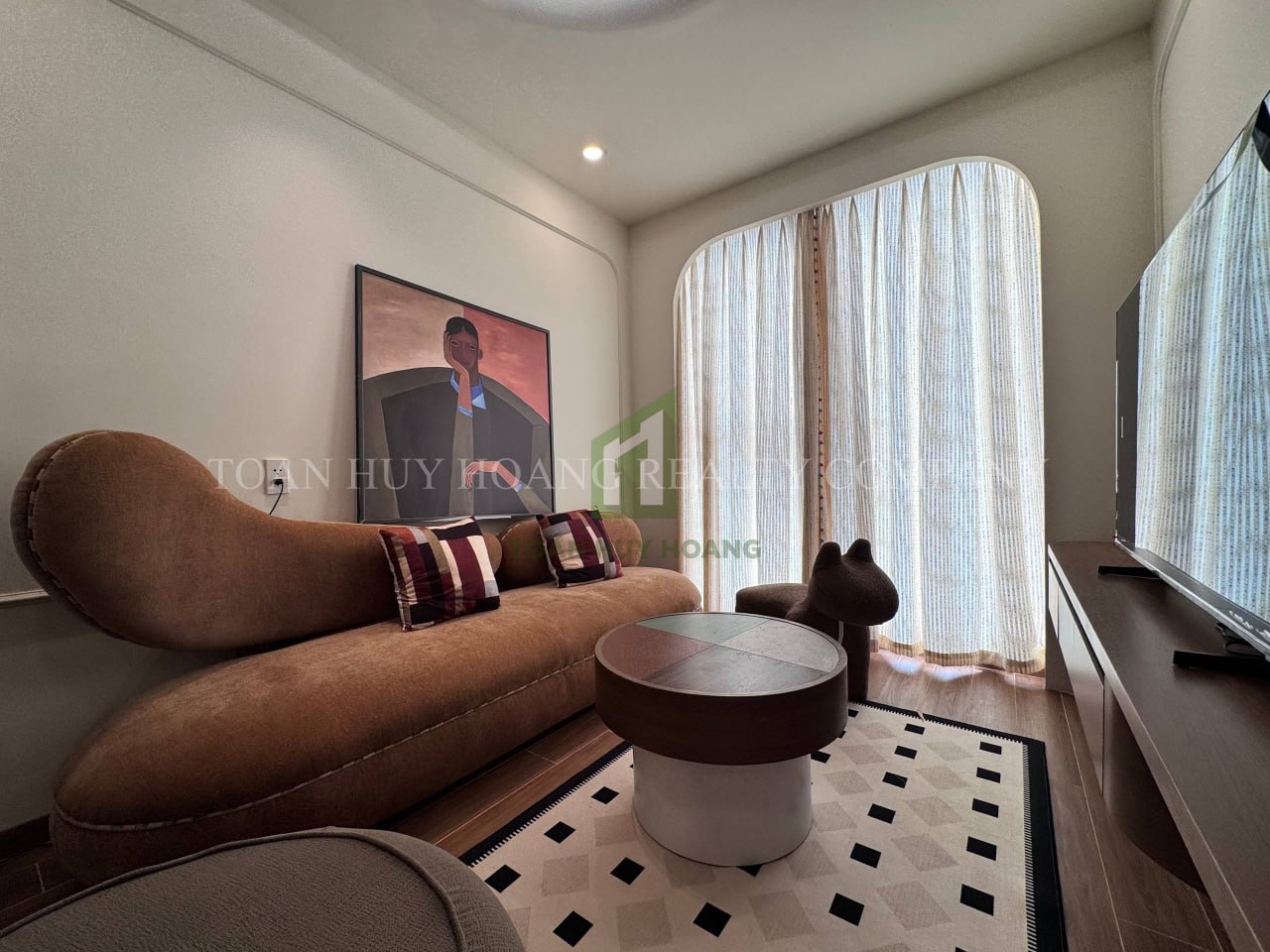 2-Bedroom Sun Ponte Apartment with Bridge View photo 2 of 8