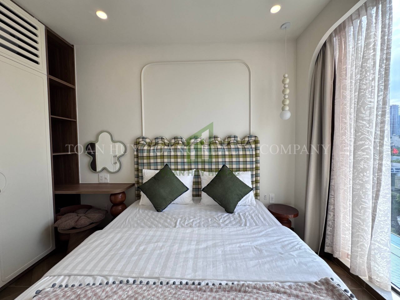 2-Bedroom Sun Ponte Apartment with Bridge View photo 8 of 8