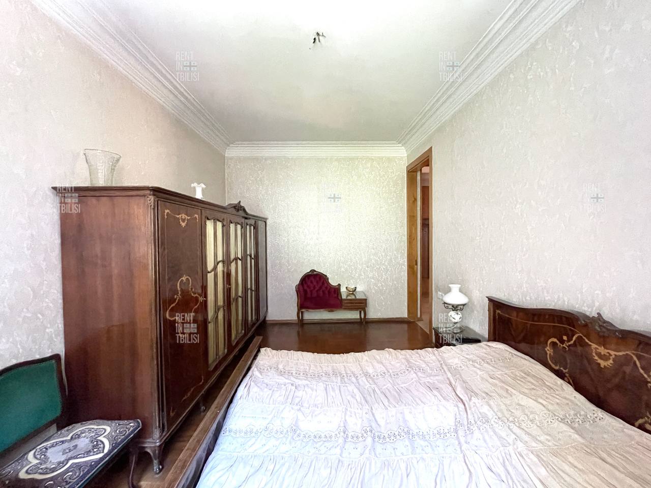 Spacious 2-Bedroom Apartment Near Round Garden photo 6 of 8