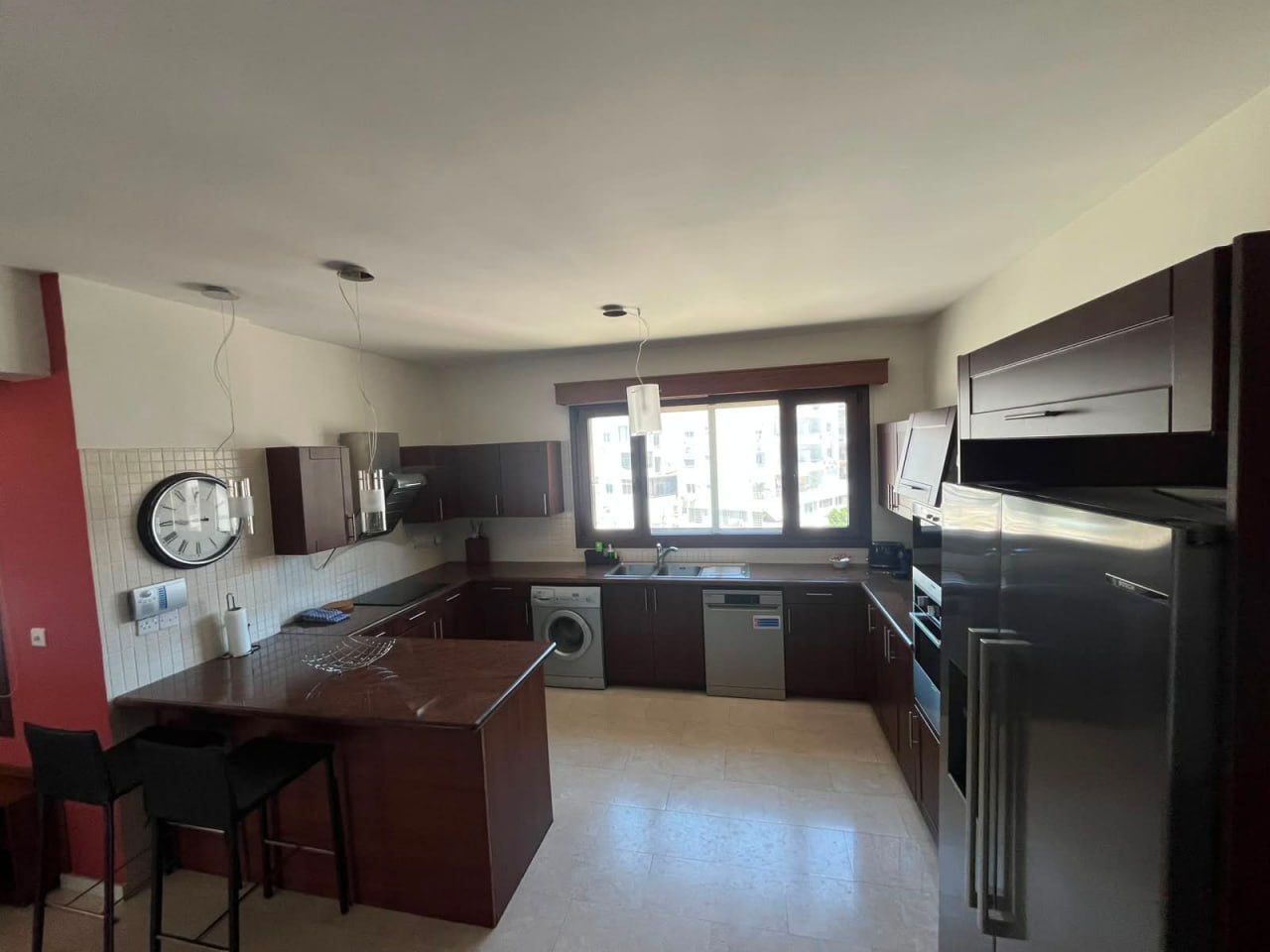 3-Bedroom Waterfront Apartment in Germasogeia photo 4 of 4
