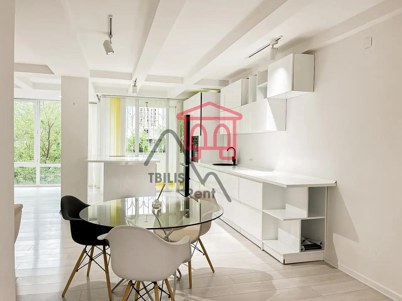 Bright Spacious Apartment in Saburtalo photo 1 of 8