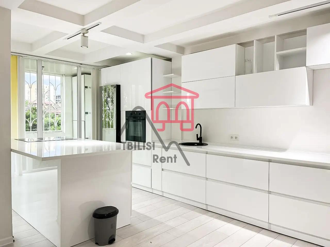 Bright Spacious Apartment in Saburtalo photo 2 of 8