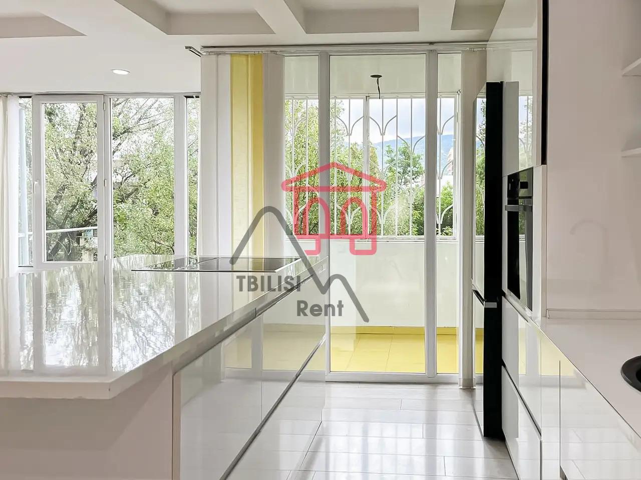 Bright Spacious Apartment in Saburtalo photo 3 of 8
