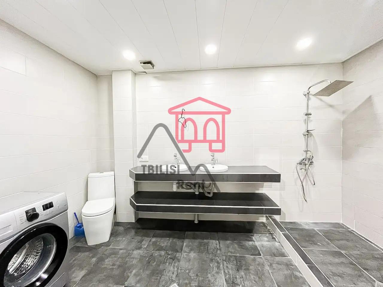 Bright Spacious Apartment in Saburtalo photo 8 of 8