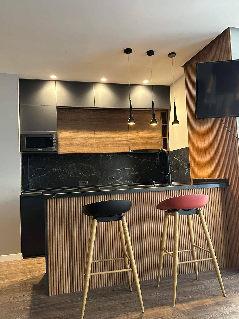 Spacious 2-Bedroom Apartment Near Metro City photo 1 of 8