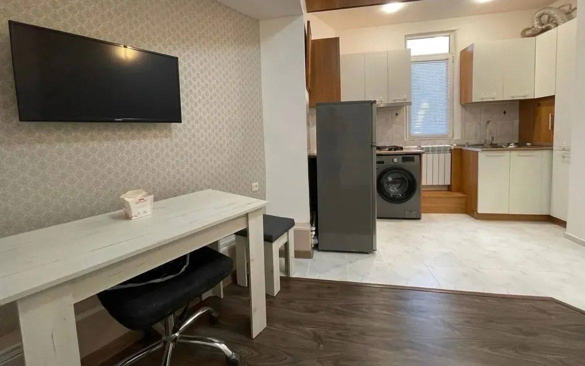 Furnished Two-Room Apartment in Kentron photo 3 of 8