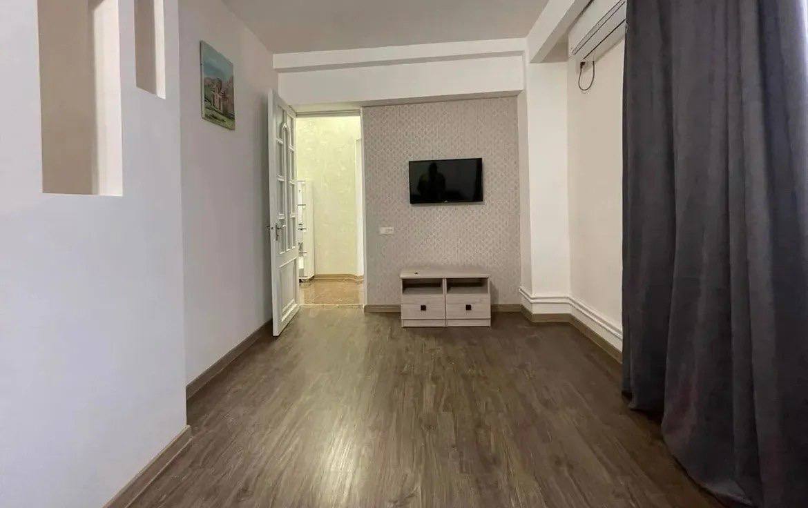 Furnished Two-Room Apartment in Kentron photo 4 of 8