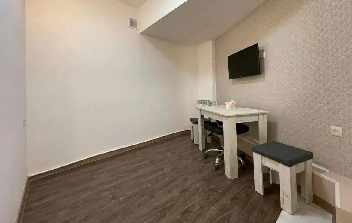 Furnished Two-Room Apartment in Kentron photo 5 of 8