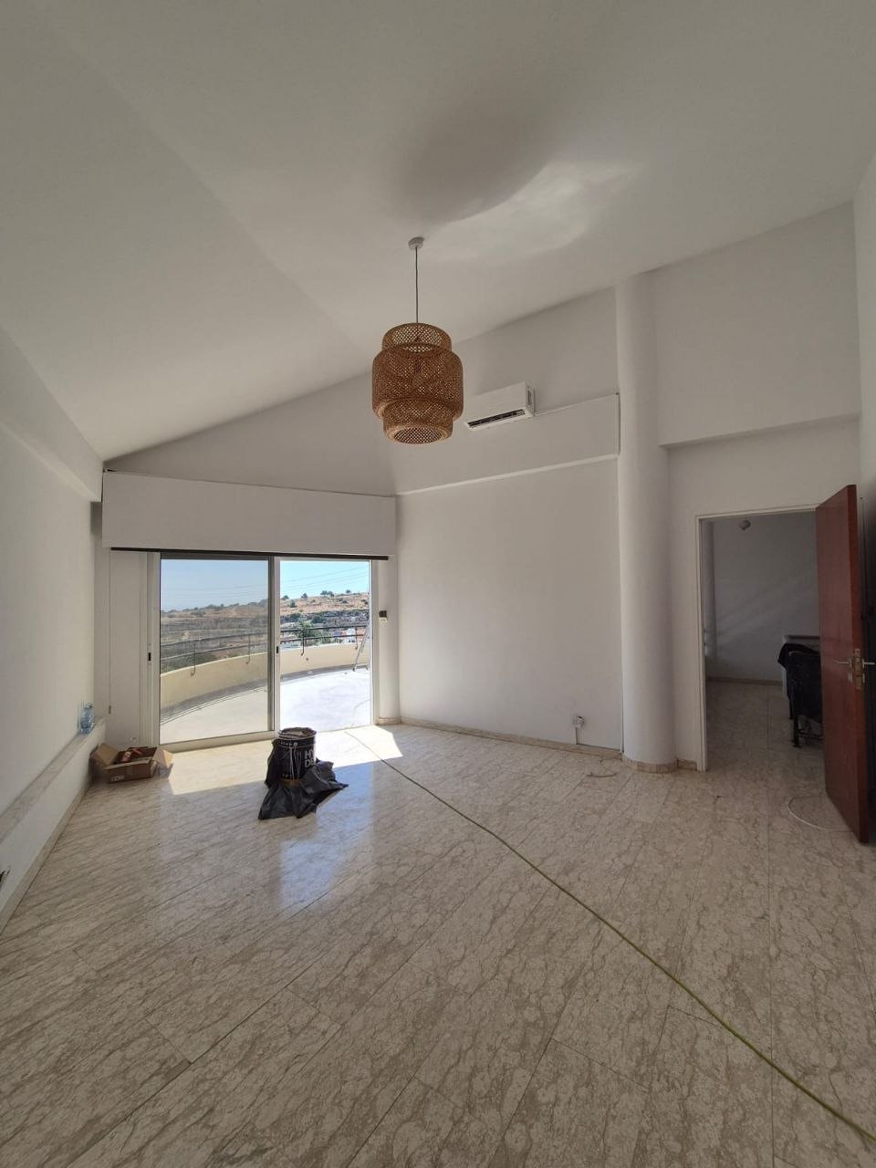 Spacious 4-Bedroom House in Episkopi photo 1 of 8